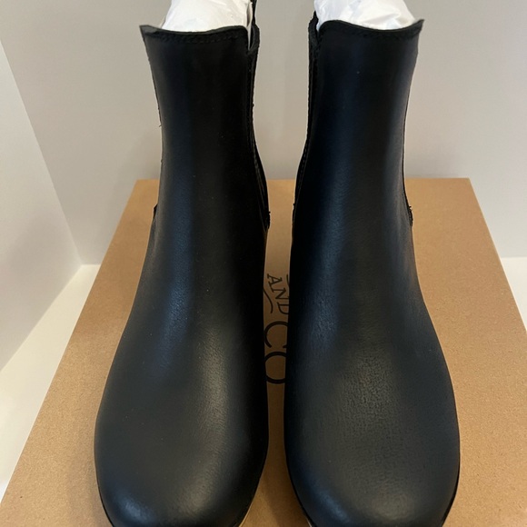 Brand New Frye and Co. Odessa Chelsea Clog Ankle Boots - Picture 6 of 7